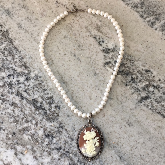 Sterling Silver White Flower Cameo - Picture 2 of 6